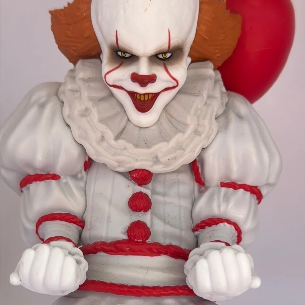 IT White and Red Clown PHONE REMOTE FAMING HOlDER Figurine
